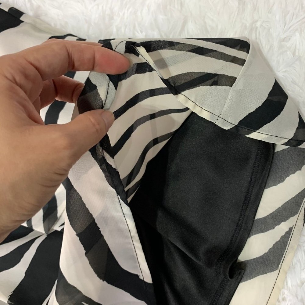 Adiva Ruffle Front Tank Top - M - Picture 6 of 7